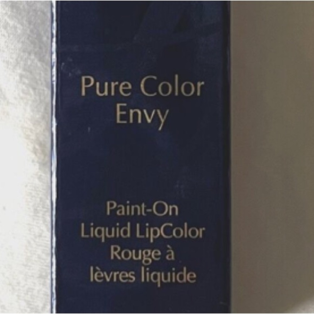 Estee Lauder Liquid Lip Paint in Color Envy - Picture 2 of 2